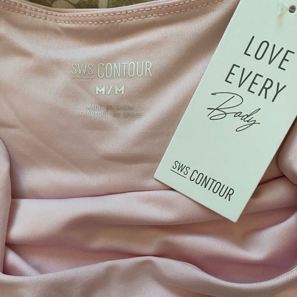 Light pink dress contour size medium - Picture 4 of 5